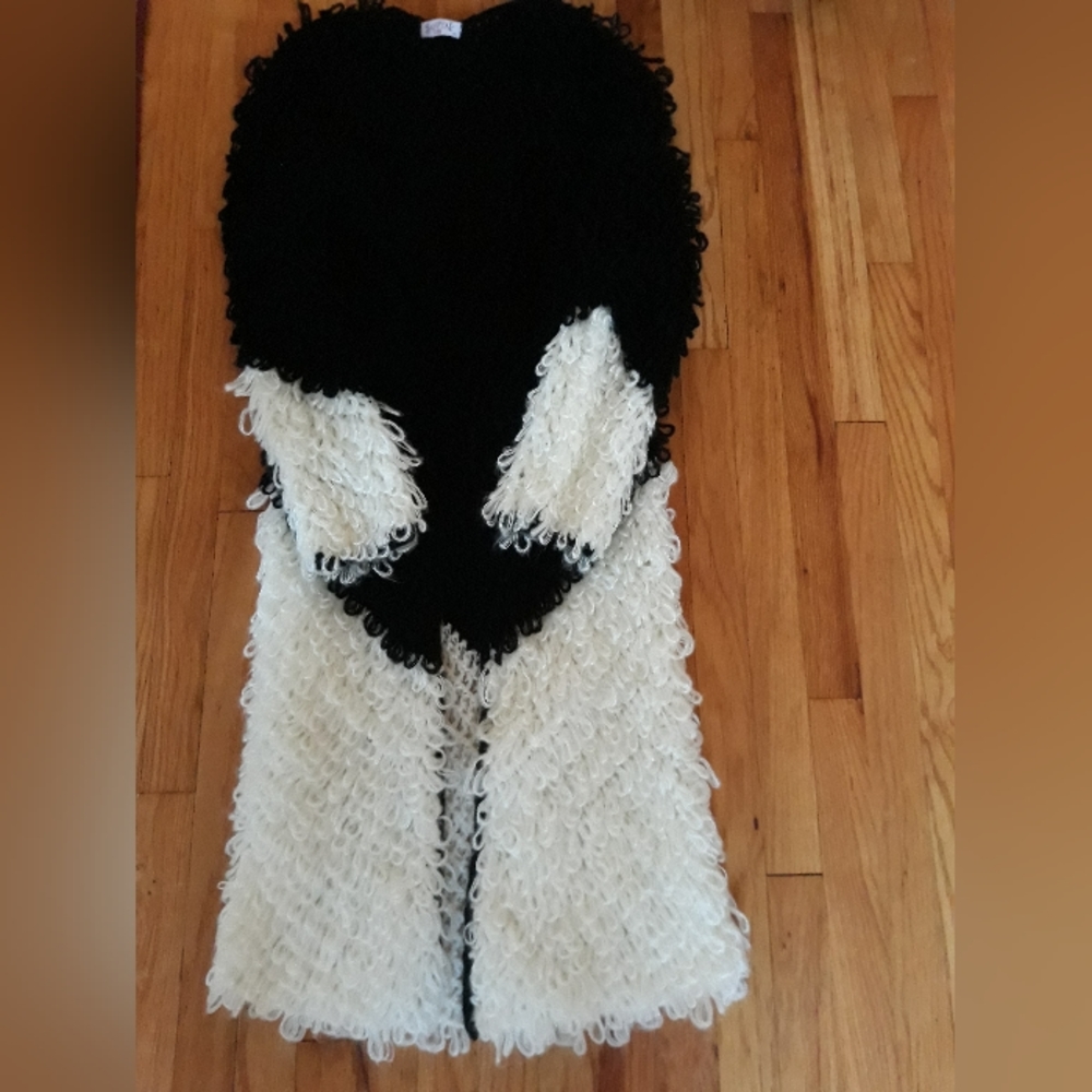 Gorgeous Crochet Two-Tone Cardigan Black & White Medium/Large💕💕💕